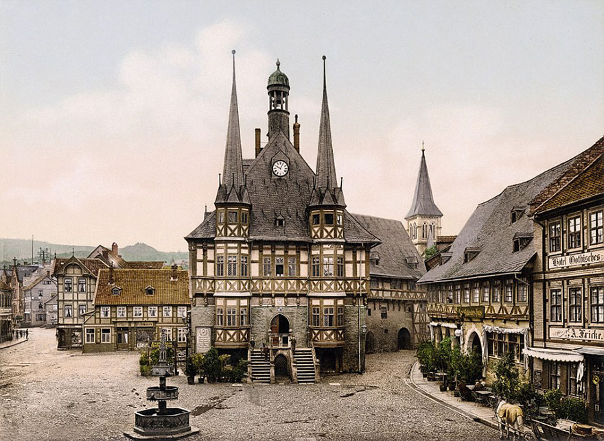 Tòa thị chính Wernigerode - Những bức ảnh ban đầu đều là ảnh đen trắng.